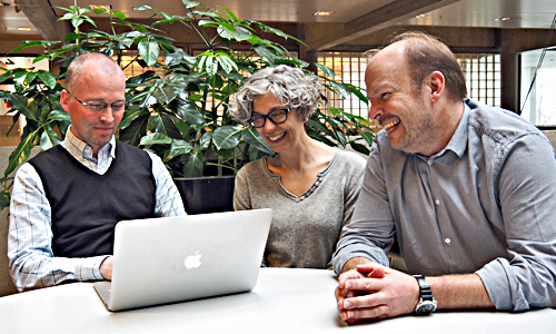 Thorsten Hamann (t.h.) organiserer rekrutteringsprogrammet for MSCA IF ved NTNUs naturvitenskapelige fakultet sammen med Bjørn Steinar Tanem og Johanne Arff.