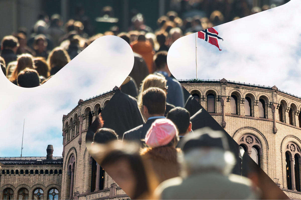 Dobbeltbilde, sammensatt, hvor vi ser Stortinget og en folkemengde.