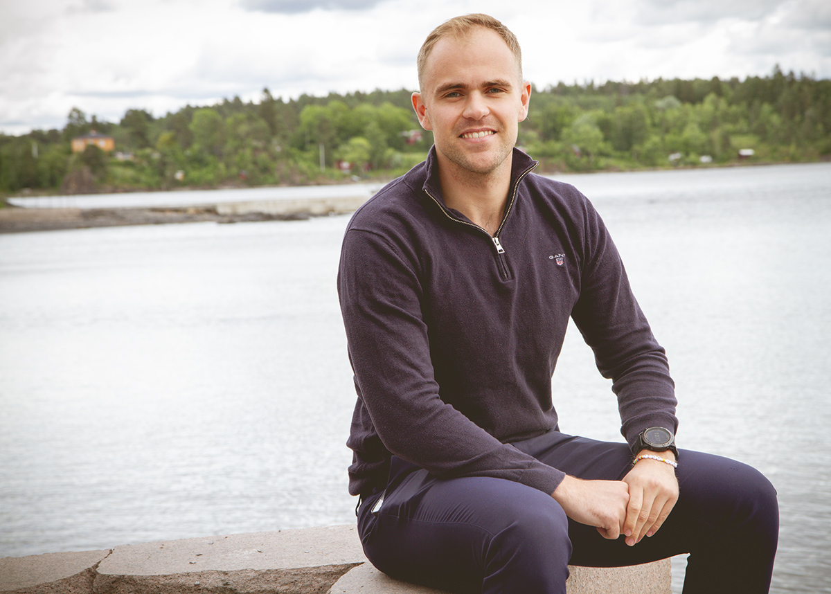 Martin Kandola Didriksen, ung mann med fjorden i bakgrunnen